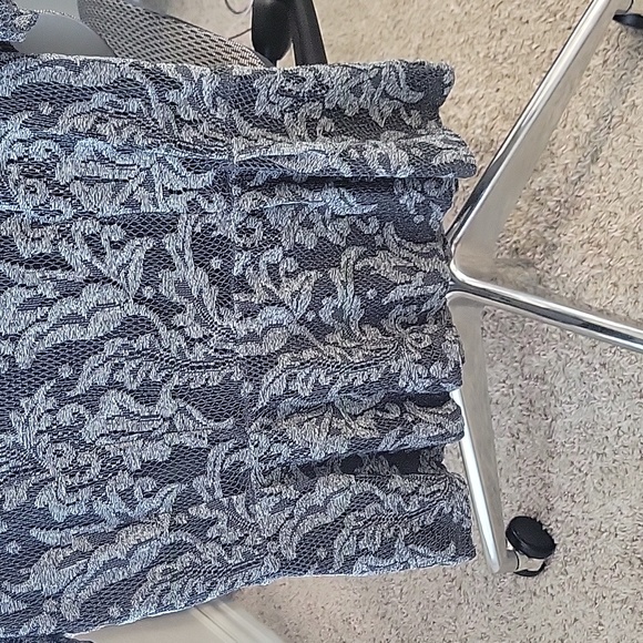 3 For $15 EUC Ann Taylor Lace and Pleated Top - Picture 5 of 7